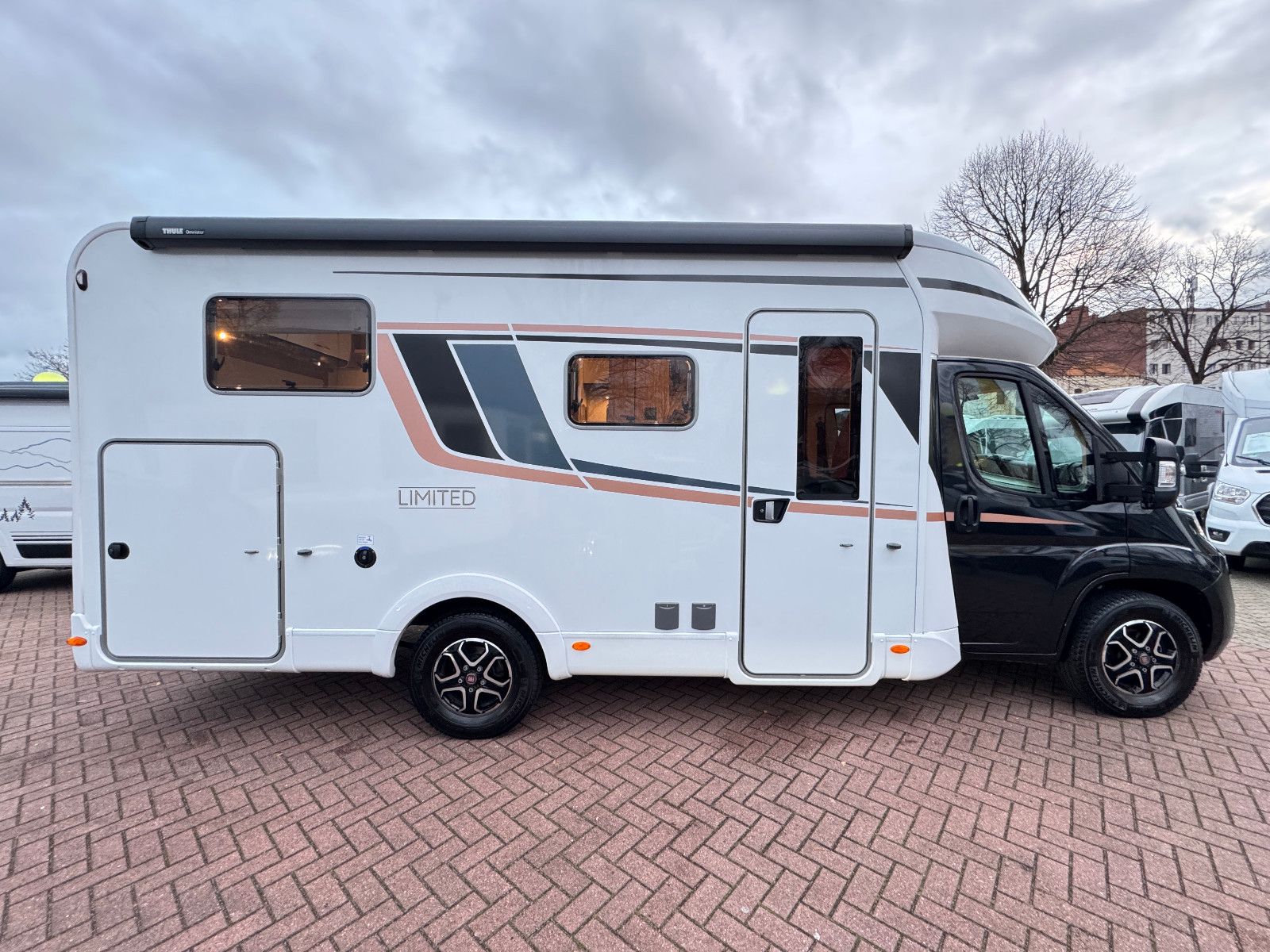 Fahrzeugabbildung Bürstner LIMITED T 690 G FIAT 9G-AUTOMATK HUBBETT SAT TV