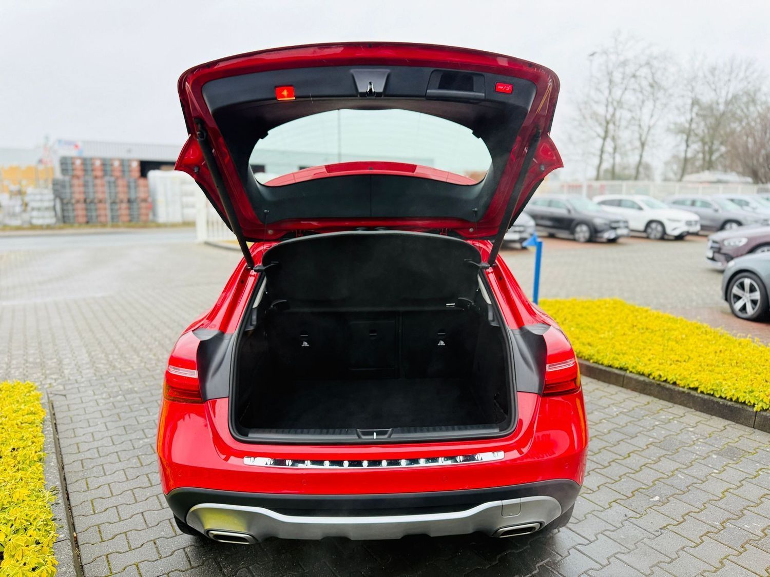 Fahrzeugabbildung Mercedes-Benz GLA 180 URBAN, Autom., Standh, LED, 360°, Navi,