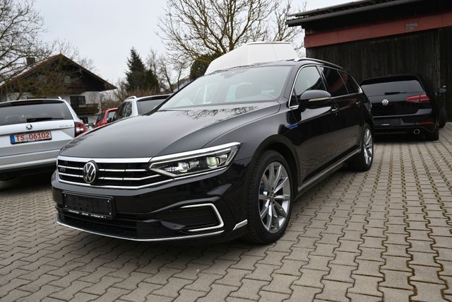 Volkswagen Passat Variant GTE/Matrix/Leder/AHK/Panorama