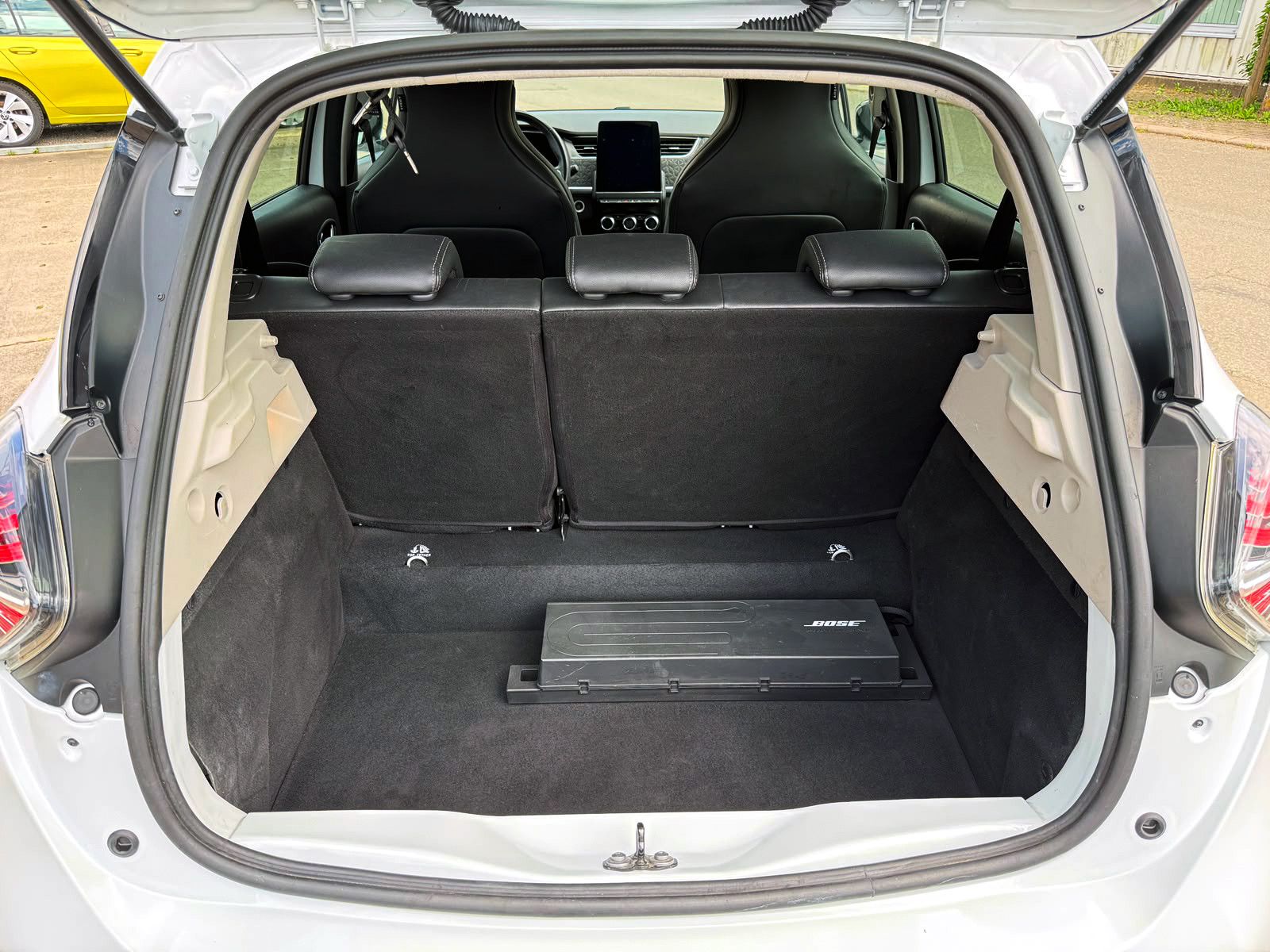 Fahrzeugabbildung Renault ZOE R135 Iconic 52kWh KAM NAV BOSE SHZ PDC LED