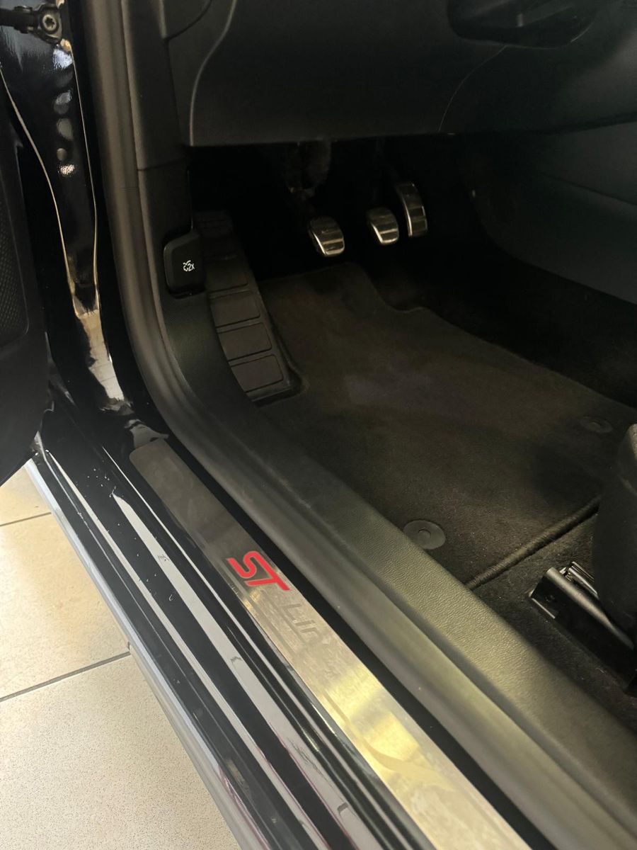 Fahrzeugabbildung Ford Focus Turnier ST-Line Style / KAMERA / NAVI /