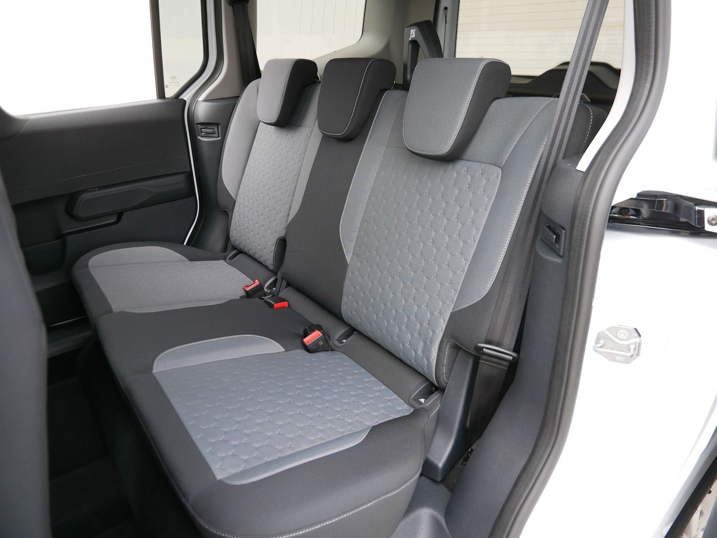 Fahrzeugabbildung Ford Tourneo Courier 1.0 Titanium Kamera ACC NAVI ALU