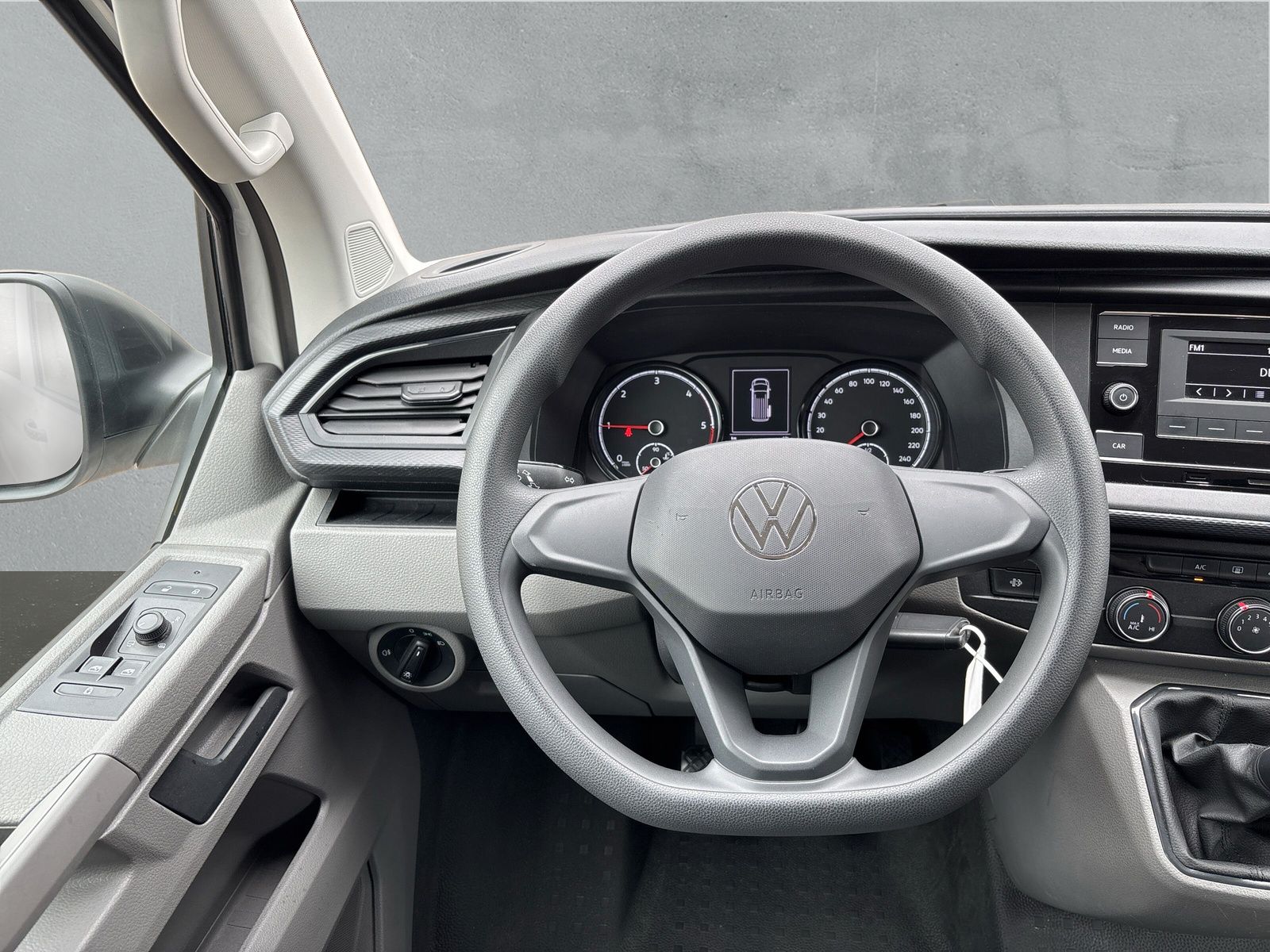Fahrzeugabbildung Volkswagen T6.1 Kombi 2.0 TDI LR PDC hinten Klima