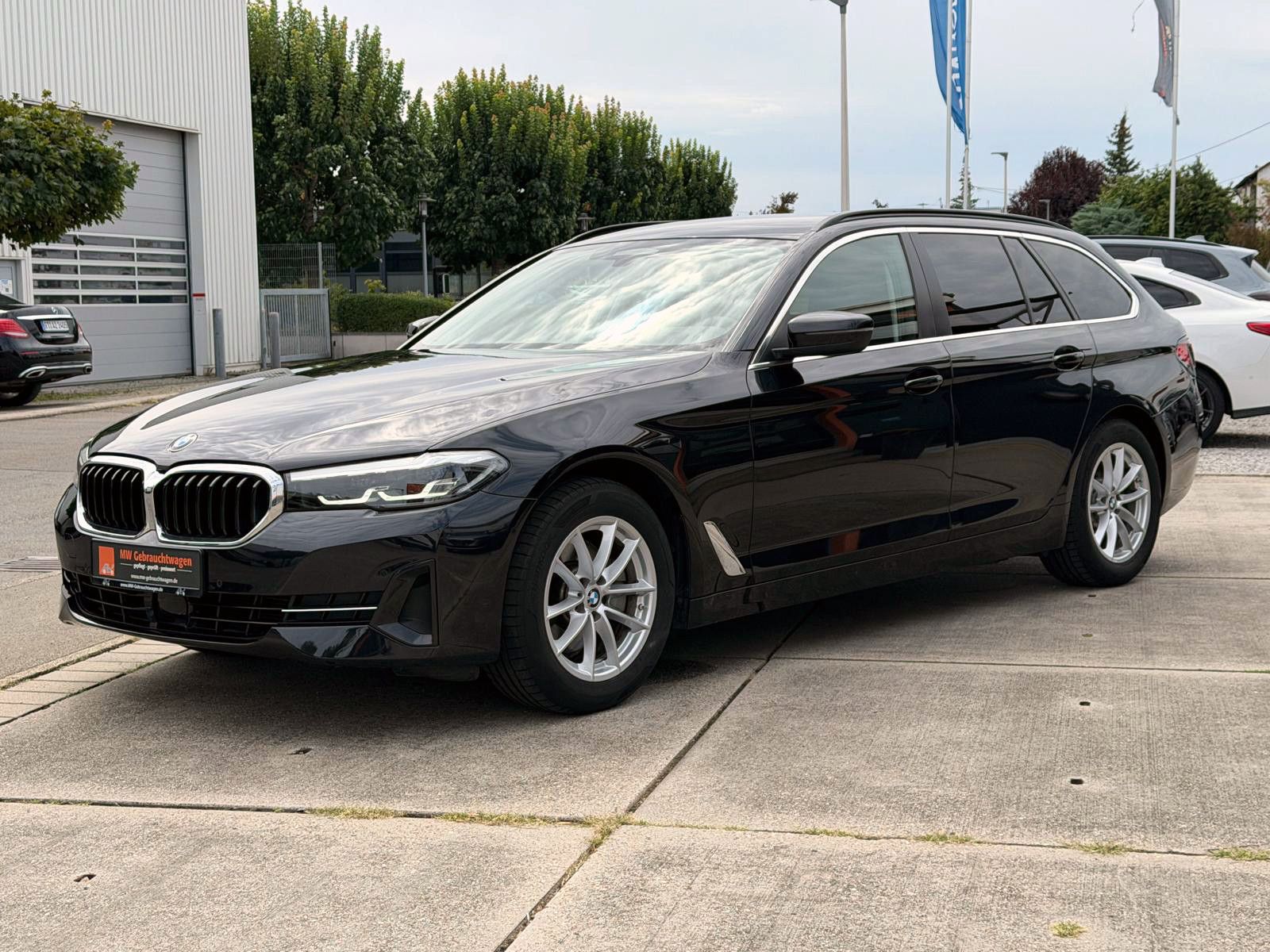 Fahrzeugabbildung BMW 520d Touring Steptr. ACC PDC KAM H&K HUD LED AHK