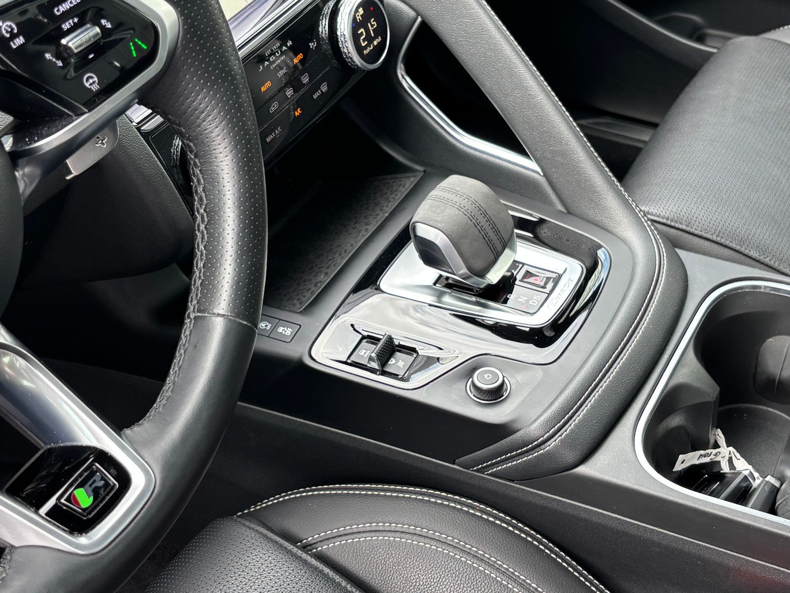 Fahrzeugabbildung Jaguar E-PACE R-Dynamic/AWD/PANORAMA/KAMERA/MERIDIAN