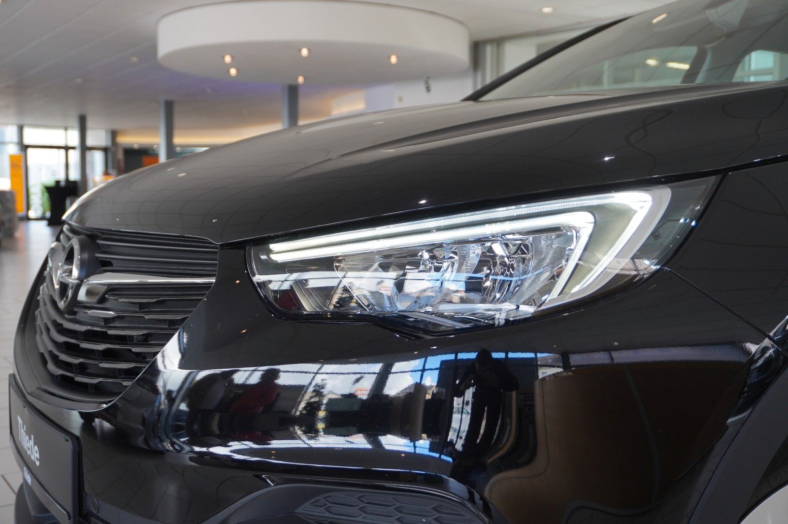 Fahrzeugabbildung Opel Grandland (X) 1.6T HYBRID NAVI/KAMERA/SH/SPORT
