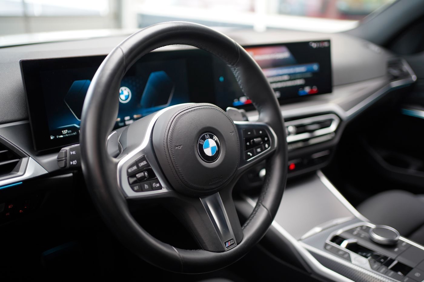 Fahrzeugabbildung BMW 320iA M Sport +Parking Assistant+Driving Assista