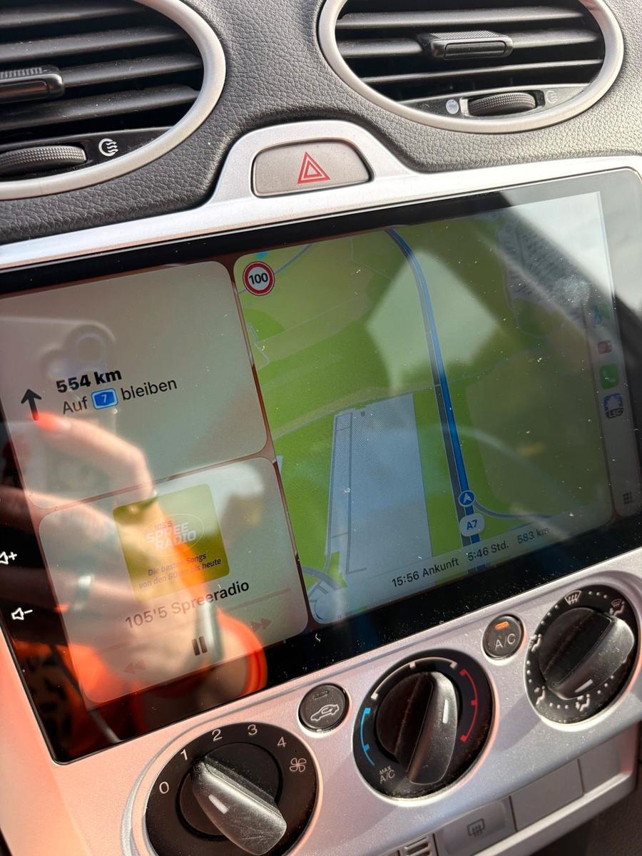 Ford Focus 2010 — interior