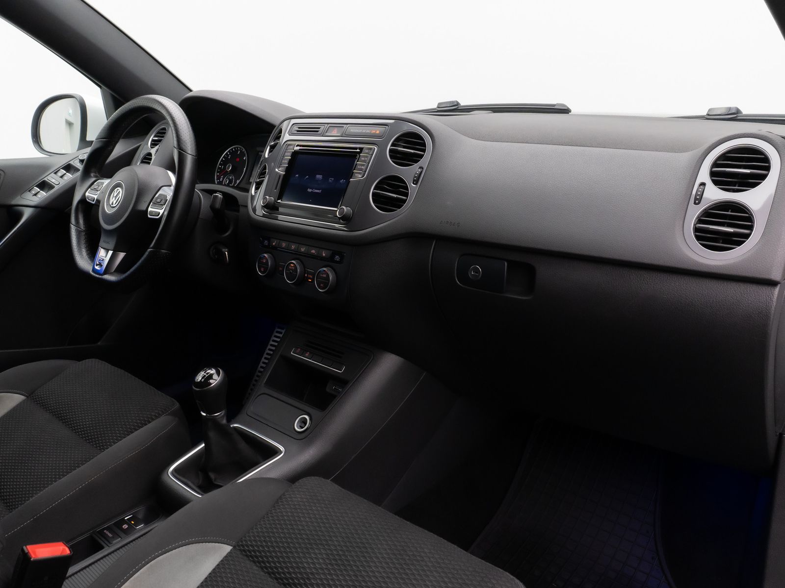 Fahrzeugabbildung Volkswagen Tiguan R-Line Xenon DAB Sitzhzg. AHK 8FACH