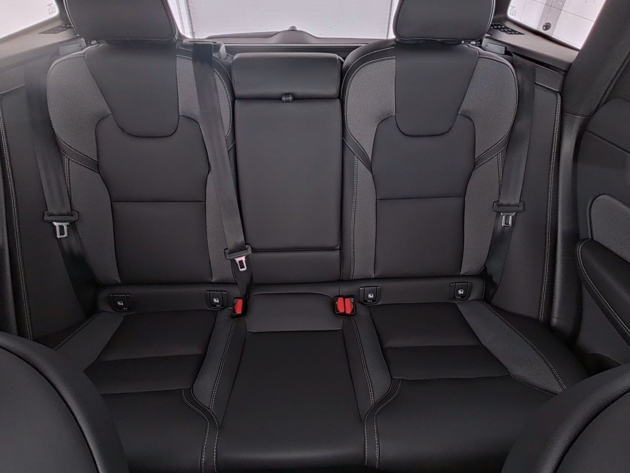 Fahrzeugabbildung Volvo XC 60 B5 Ultra Black Edition AWD |