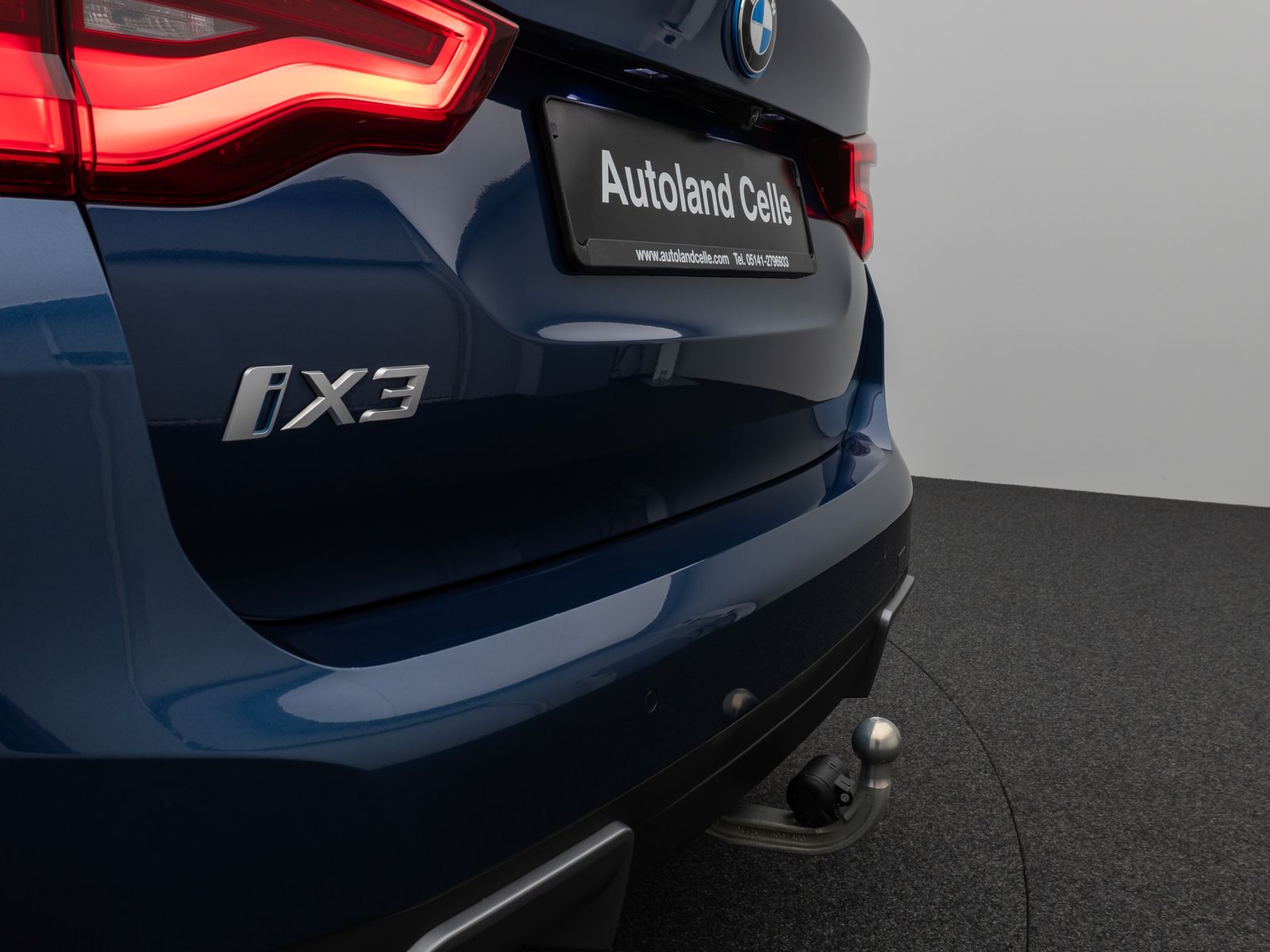 Fahrzeugabbildung BMW iX3 Impressive Panorama 360°HUD DAB H/K AHK Komf