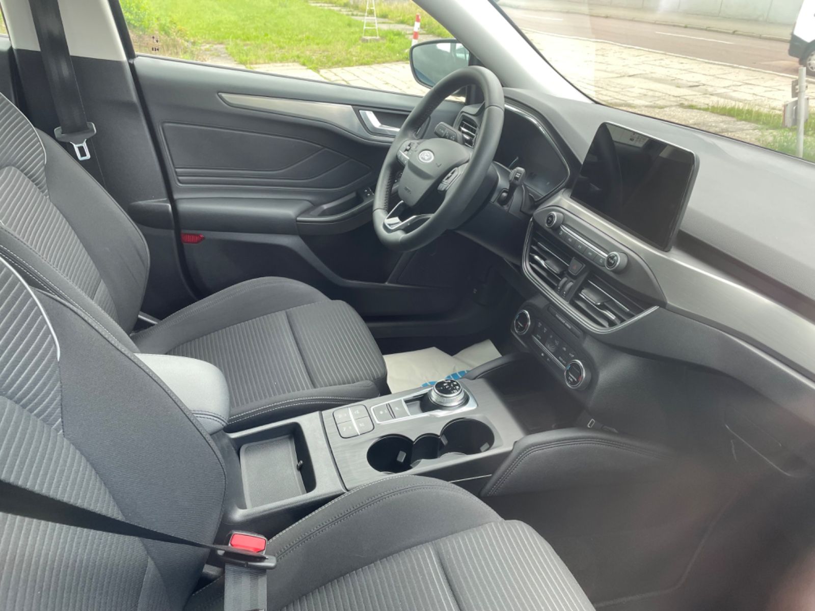 Ford Focus Kombi TDCi120 Auto Titanium LED/NAV/DAB/LM imagem 2