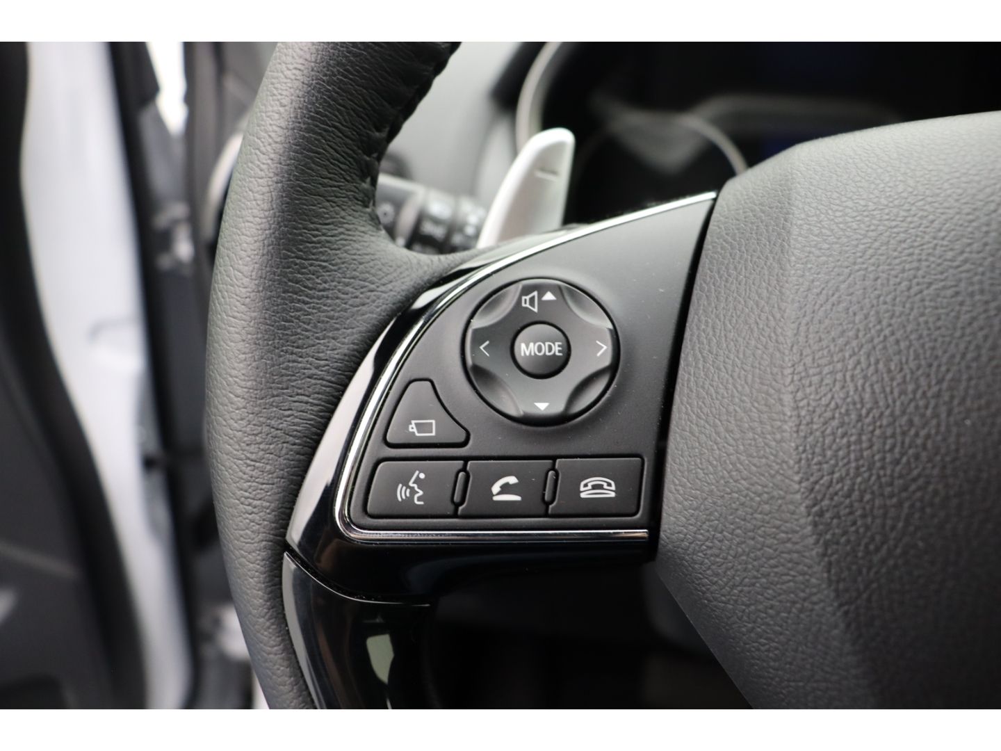 Fahrzeugabbildung Mitsubishi Eclipse Cross 2.4 Plus Select Hybrid 4WD