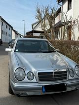 Mercedes-Benz Mercedes E280 Liebhaber Fahrzeug! - Mercedes-Benz E 280 in Stuttgart