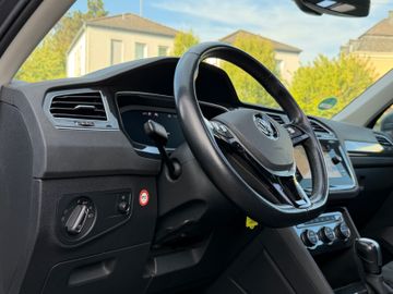 Volkswagen Tiguan - 12