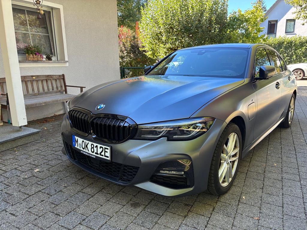 Image of BMW 330