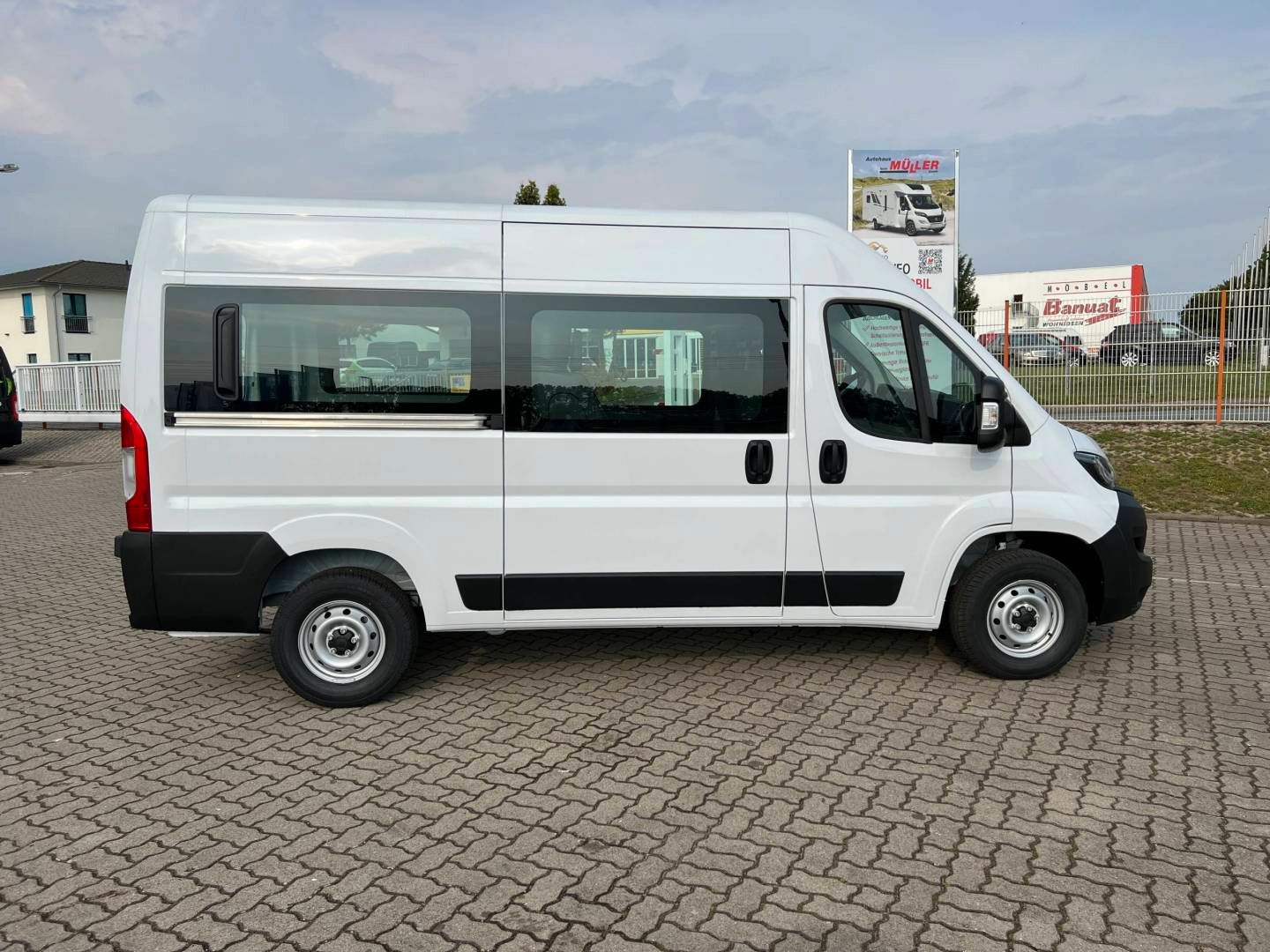 Fahrzeugabbildung Fiat DUCATO  DOKA - 6 Sitzer