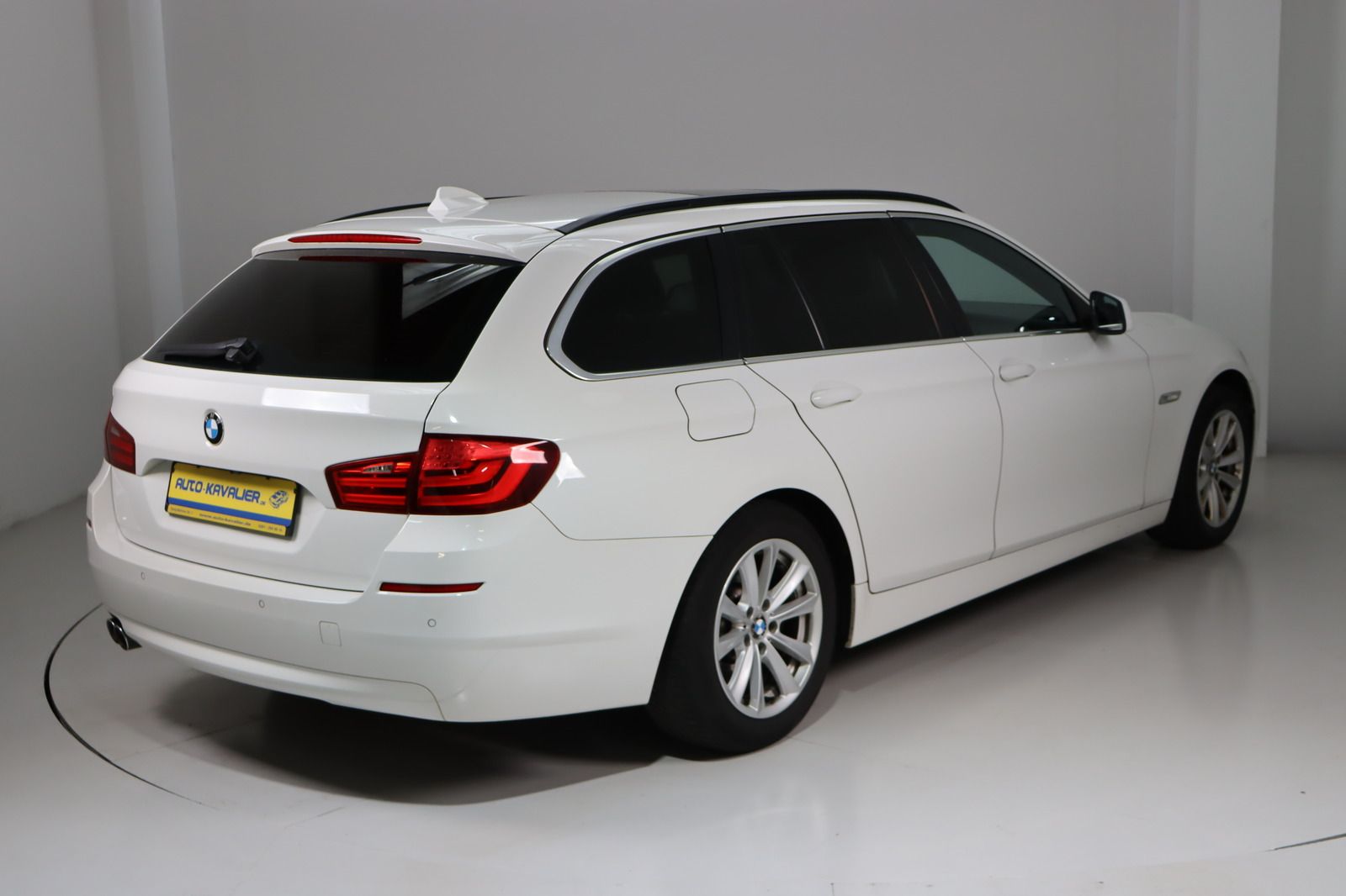 Fahrzeugabbildung BMW 530 d xDrive Touring Standhzg. * Panorama