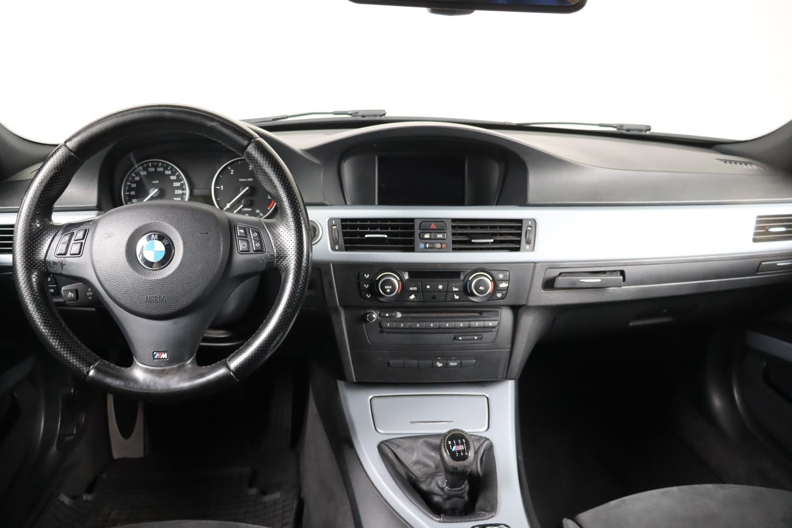 BMW 320d Touring xDrive M Sport 184 ch BVM 4x4 / Alcantara / Xénon / Sièges chauffants / GPS