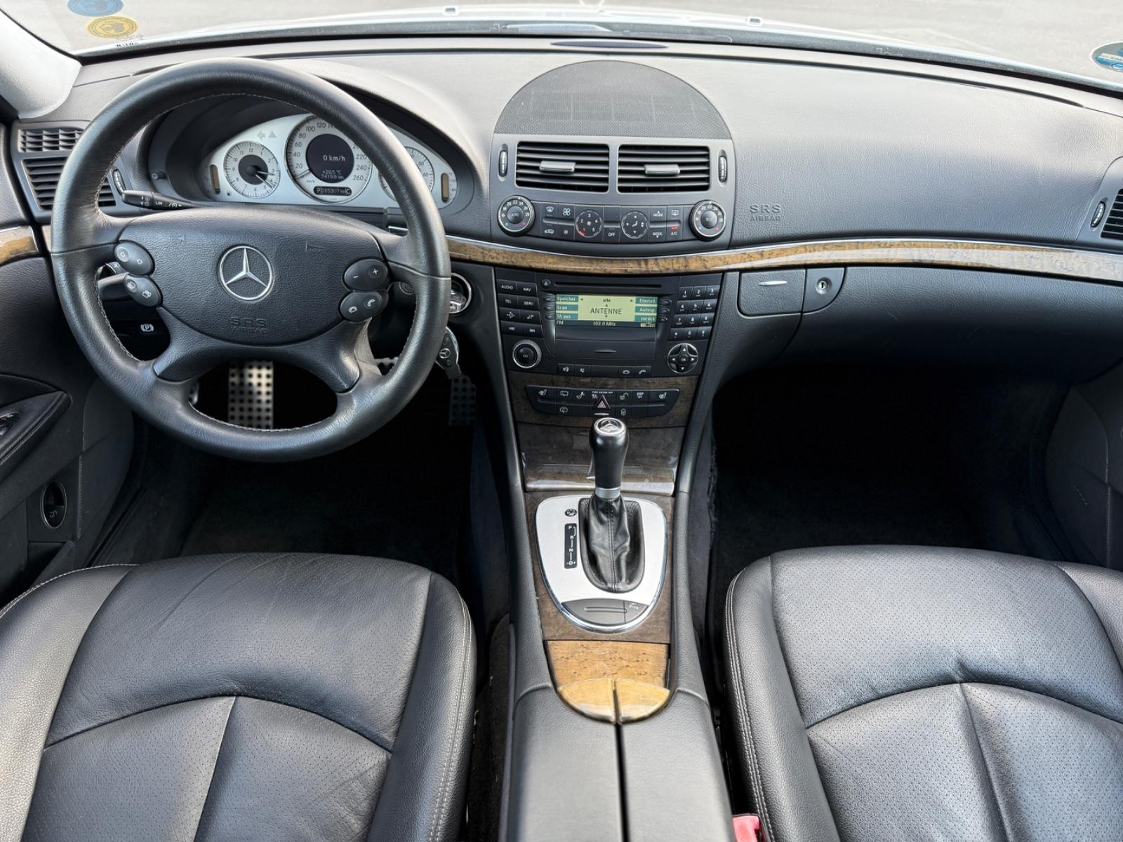 Mercedes-Benz E350 2005 — photo 11