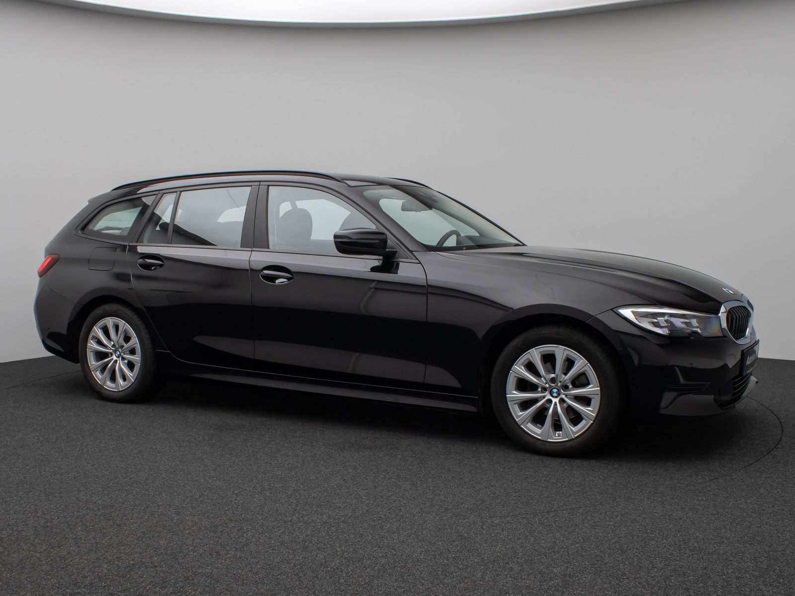 Fahrzeugabbildung BMW 318i Kamera DAB HiFi CockPitPro Alarm LED Sport