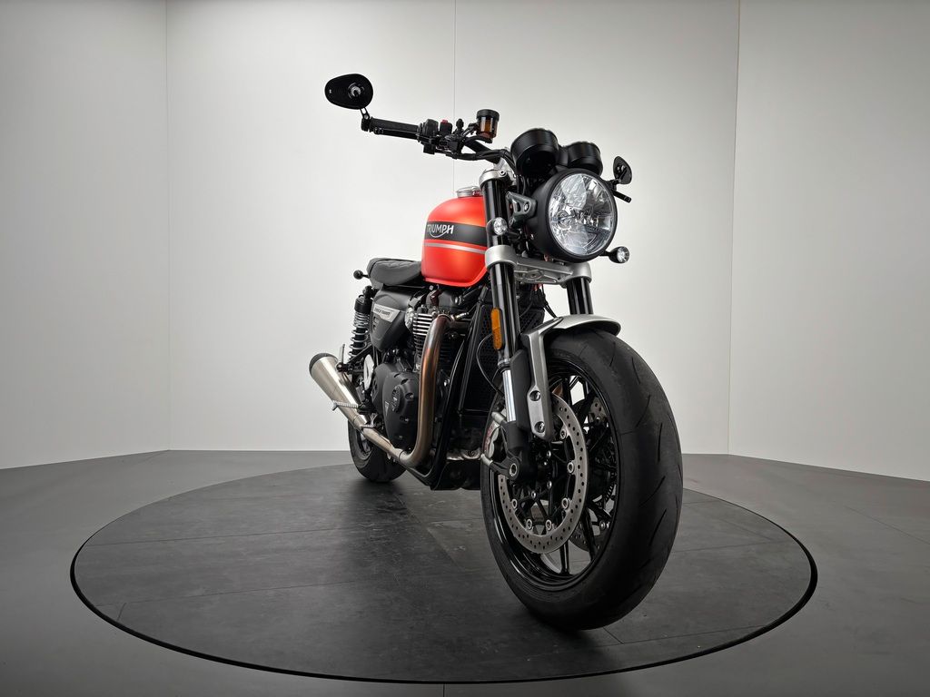 Fahrzeugabbildung Triumph SPEED TWIN 1200 *ZUBEHÖR *1. HAND *BAJA ORANGE