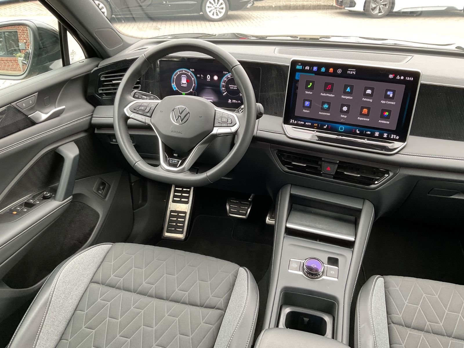 Fahrzeugabbildung Volkswagen Tiguan 1.5 eTSI DSG GOAL,AHK,Kamera,Navi,ACC