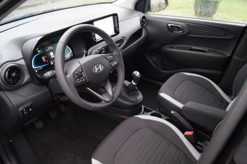 Hyundai i10 1.2 NAVI-ALU15-KAMERA-PDC-NEUES MODELL-