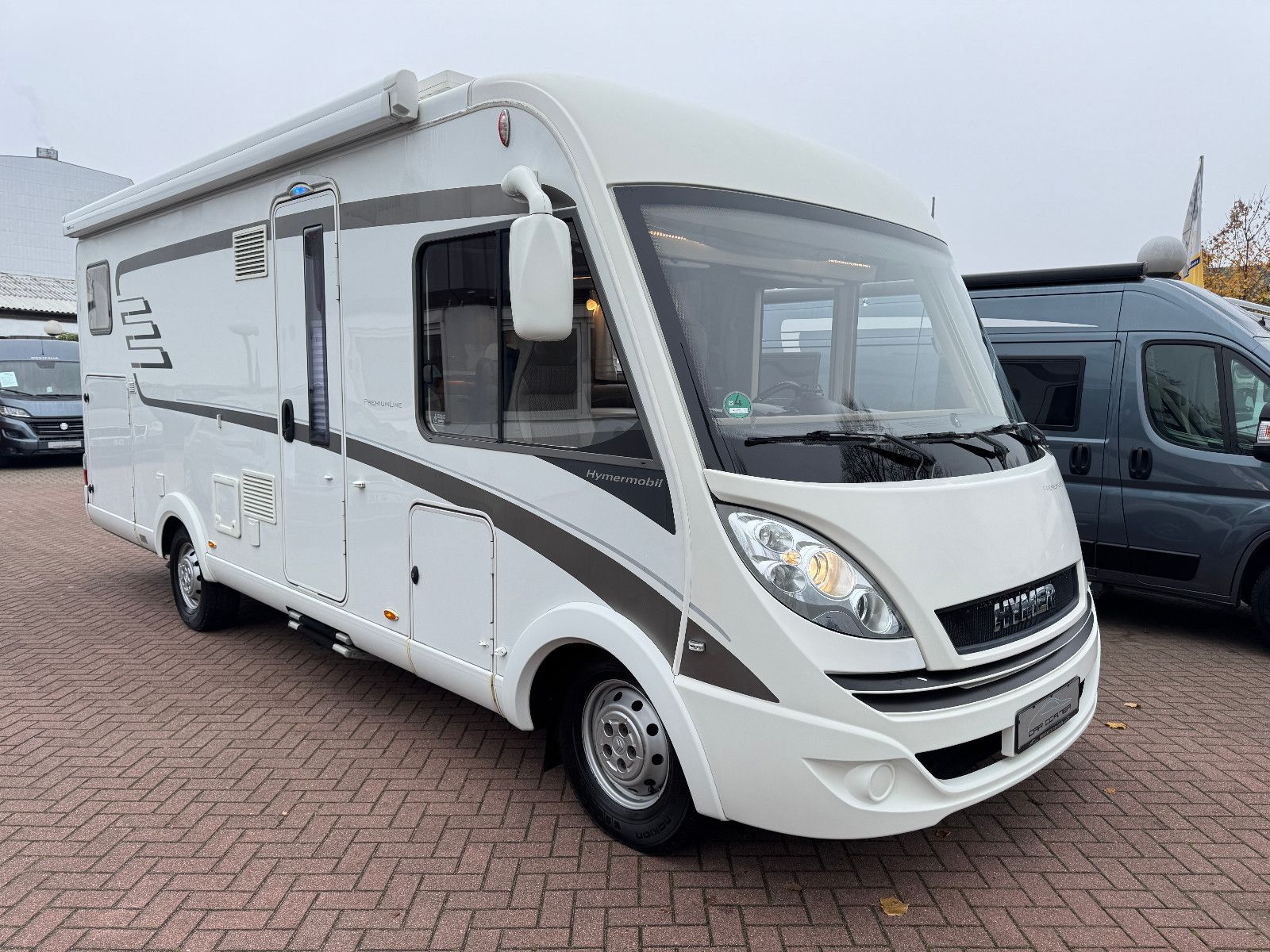 Fahrzeugabbildung HYMER / ERIBA / HYMERCAR B 678 PREMIUM LINE LITIHIUM 200 SOLAR SAT 1.HAND