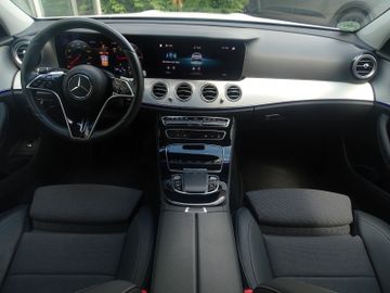 Mercedes E 200 - 12