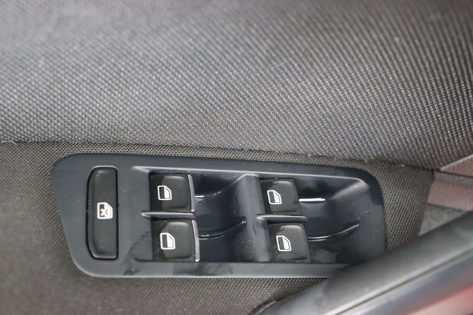 Fahrzeugabbildung Volkswagen Golf 2.0 TSI GTI * Standheizung * PDC