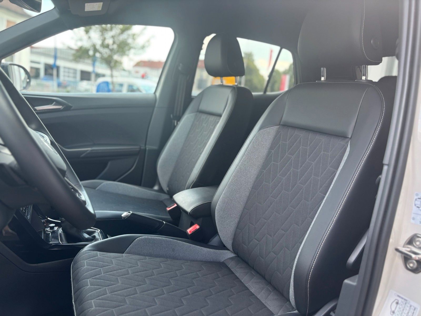 Fahrzeugabbildung Volkswagen T-Cross 1.0 TSI 85 kW Goal