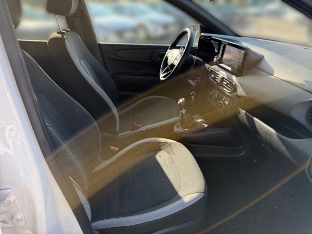 Fahrzeugabbildung Hyundai i10 Connect & Go 1.0 +KLIMA+NAVI+CARPLAY+RFK+SHZ