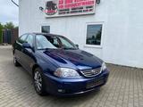 Toyota Avensis 1.8 Style / Klimaautomatik / 5.türig / - gebrauchte Toyota Avensis aus dem Jahr 2001