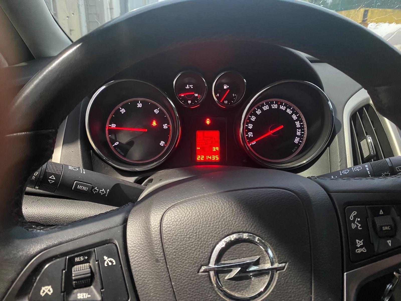 Opel Astra 2011 — photo 6