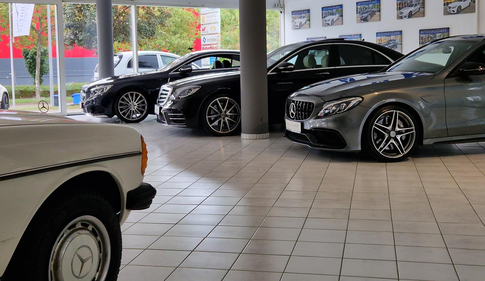 showroom-image-top