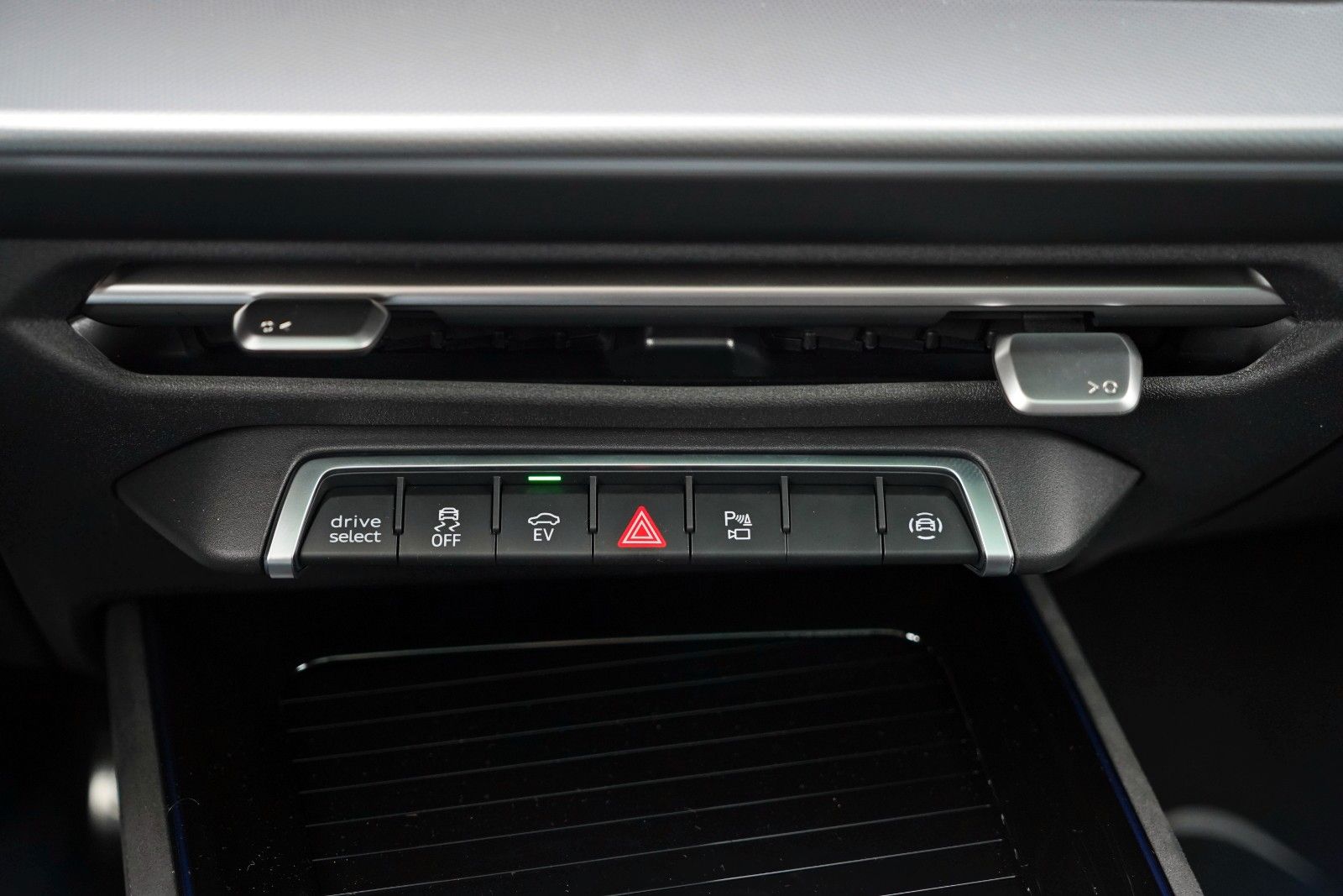 Audi Q3 SUV e-hybrid AHK S-LINE PANO TECH PRO MATRIX foto 25