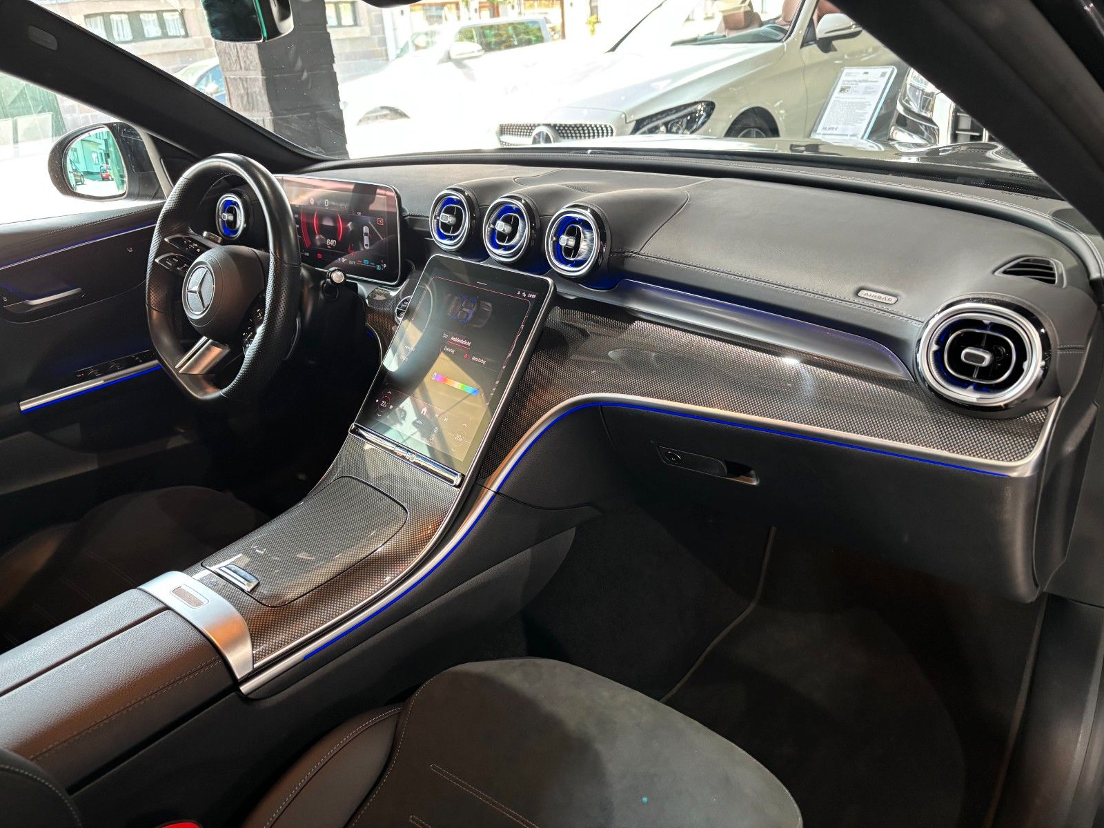 Fahrzeugabbildung Mercedes-Benz C 200 4Matic///AMG LINE//AMBIENTE/KAMERA/CARBON/