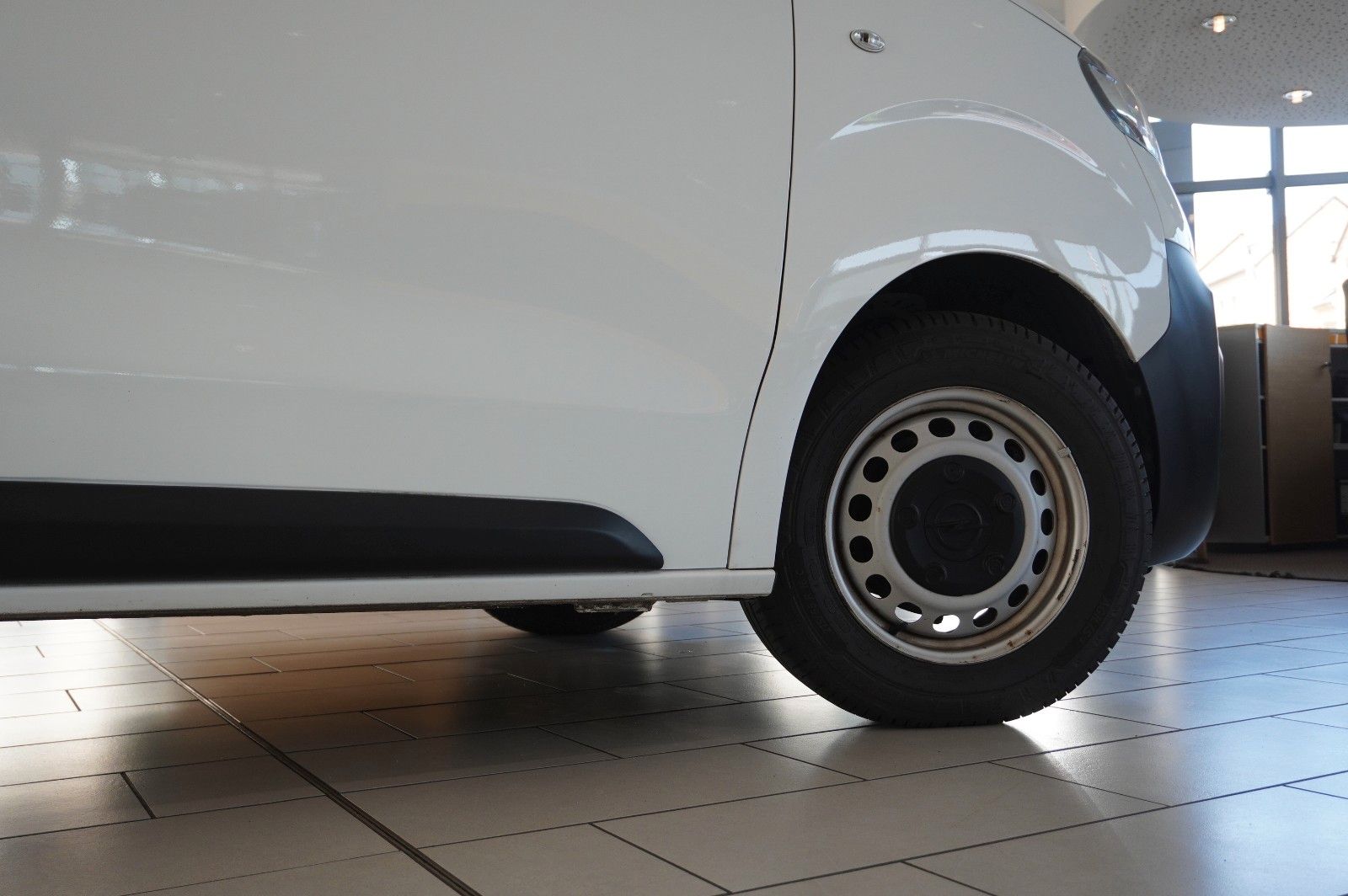Fahrzeugabbildung Opel Vivaro-e Cargo Edition "M" KLIMA/PDC/TEMP./USB