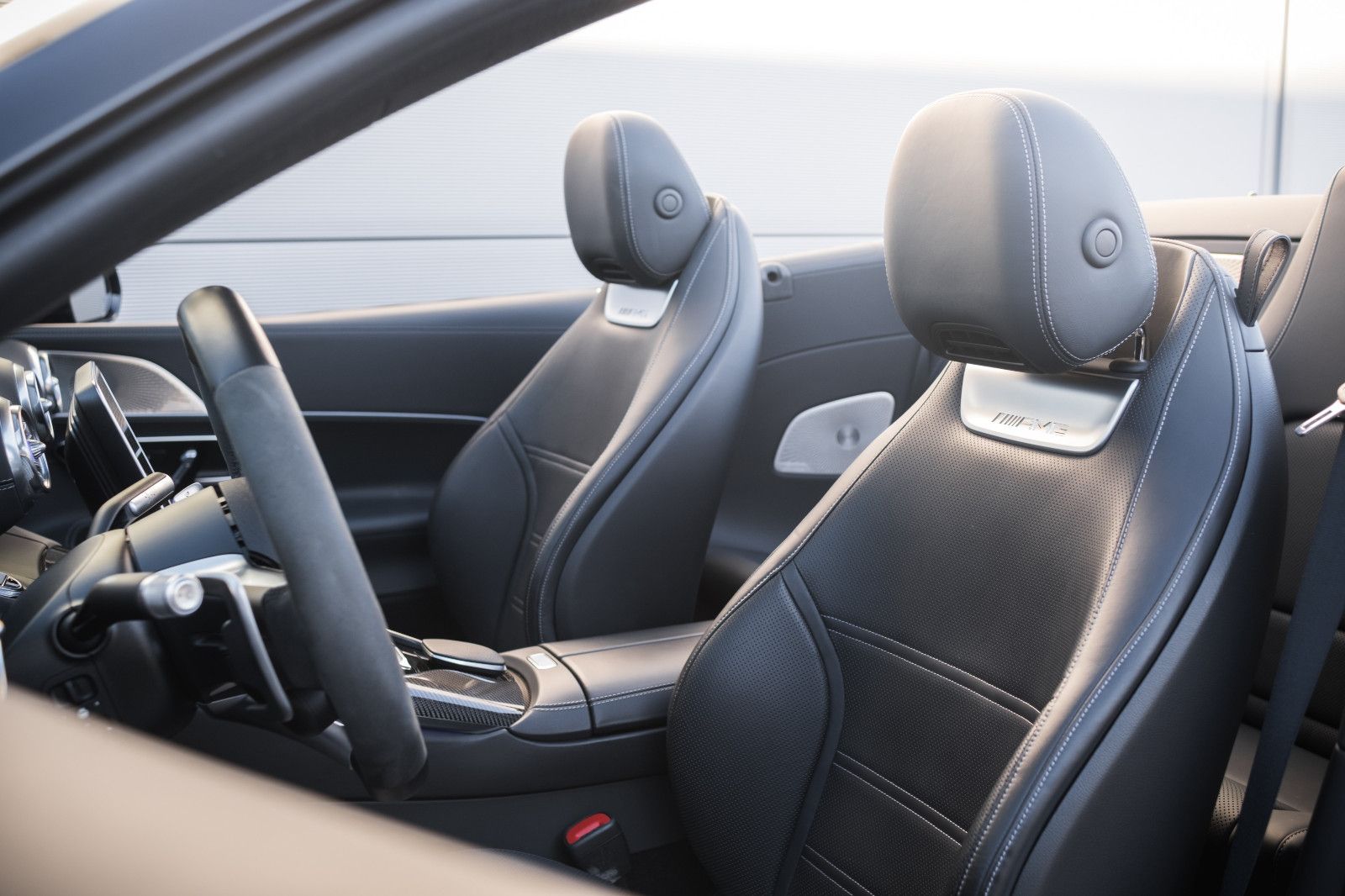 Fahrzeugabbildung Mercedes-Benz SL 63 AMG 4Matic+-Keramik-Burmester High- End