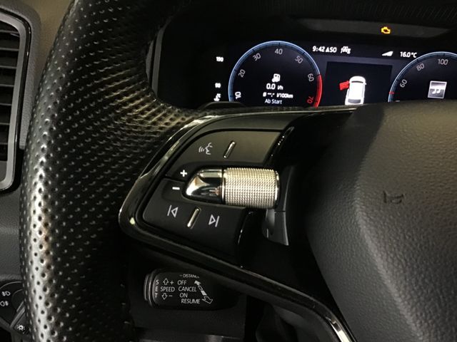 Fahrzeugabbildung Skoda Karoq Sportline 1.5 TSI DSG/AHK/NAVI/ACC/Std.Hzg