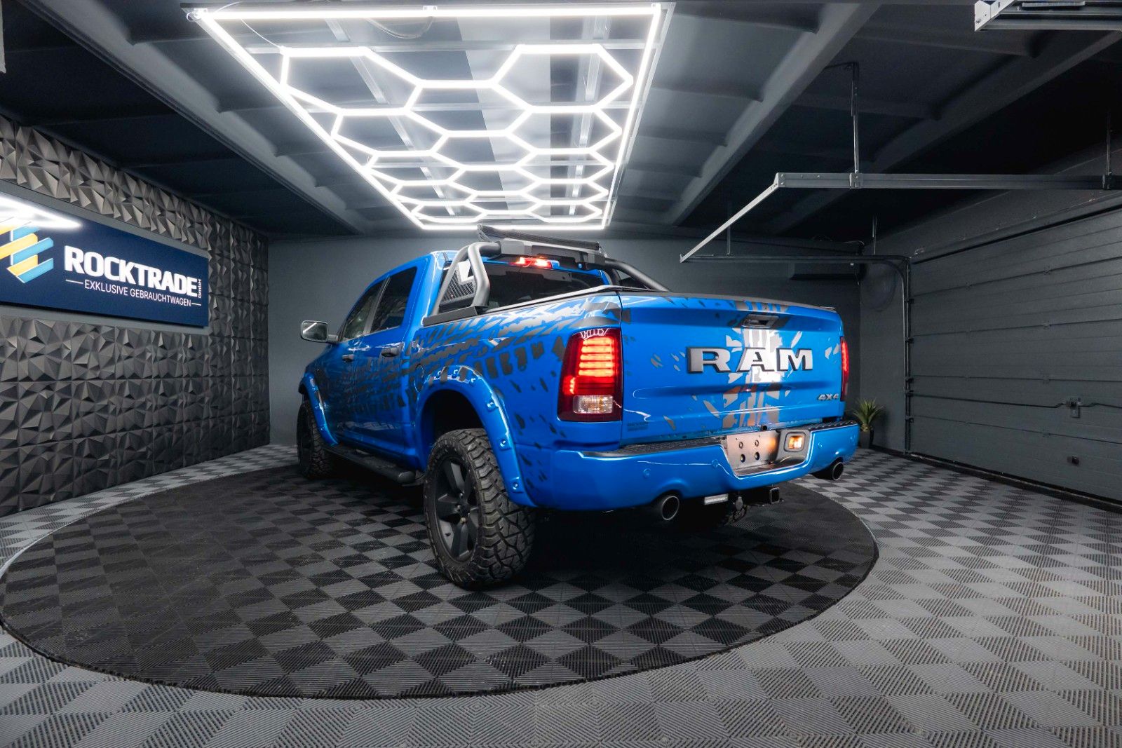 Fahrzeugabbildung Dodge RAM 5.7 V8 HEMI 4x4 OFFROAD Night-Paket *LED*
