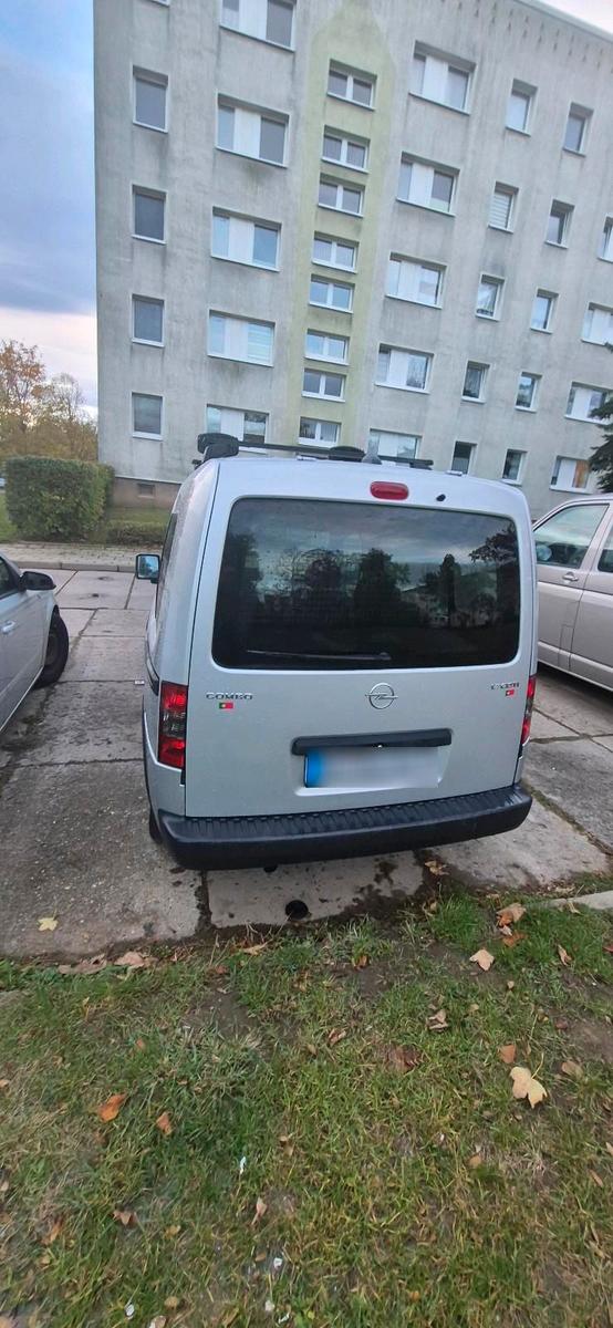 Opel Combo 2010 — engine 101 HP (74kW)