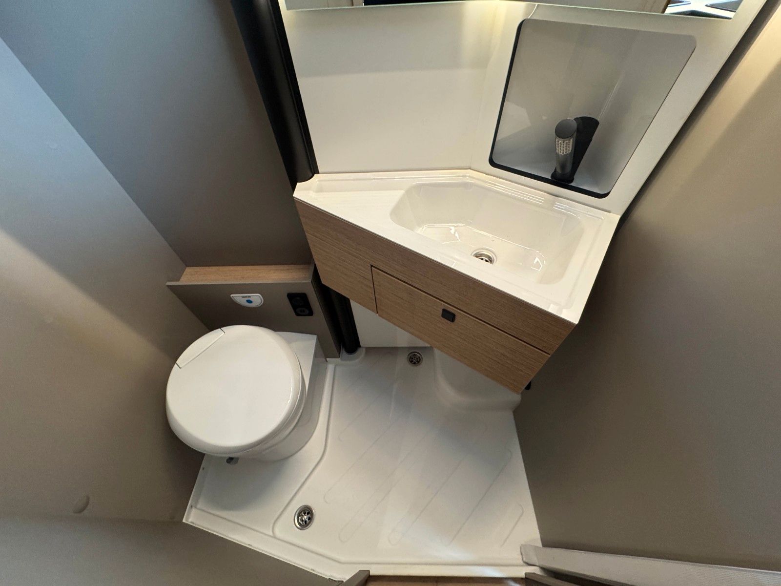 Fahrzeugabbildung Bürstner Campeo TD 690 G SIE SPAREN 14.519 €!
