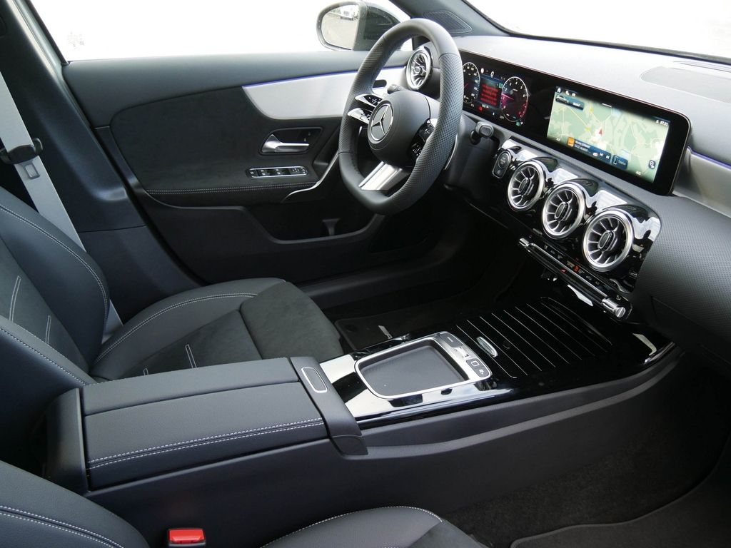 Mercedes-Benz A 200 Kompaktlimousine Special|AMG|PANO|DISTRO