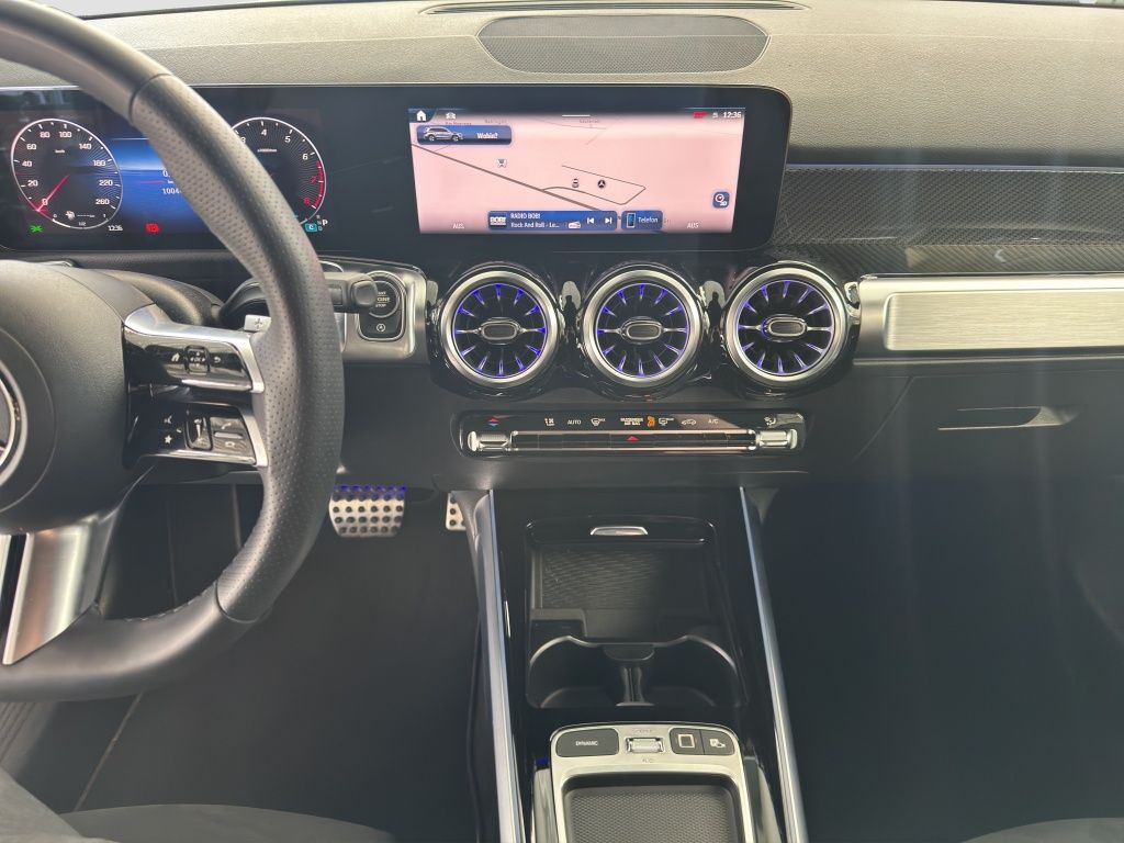 Fahrzeugabbildung Mercedes-Benz GLB 200 AMG*Night*LED*KeyLess*PDC*ParkAss*RFK
