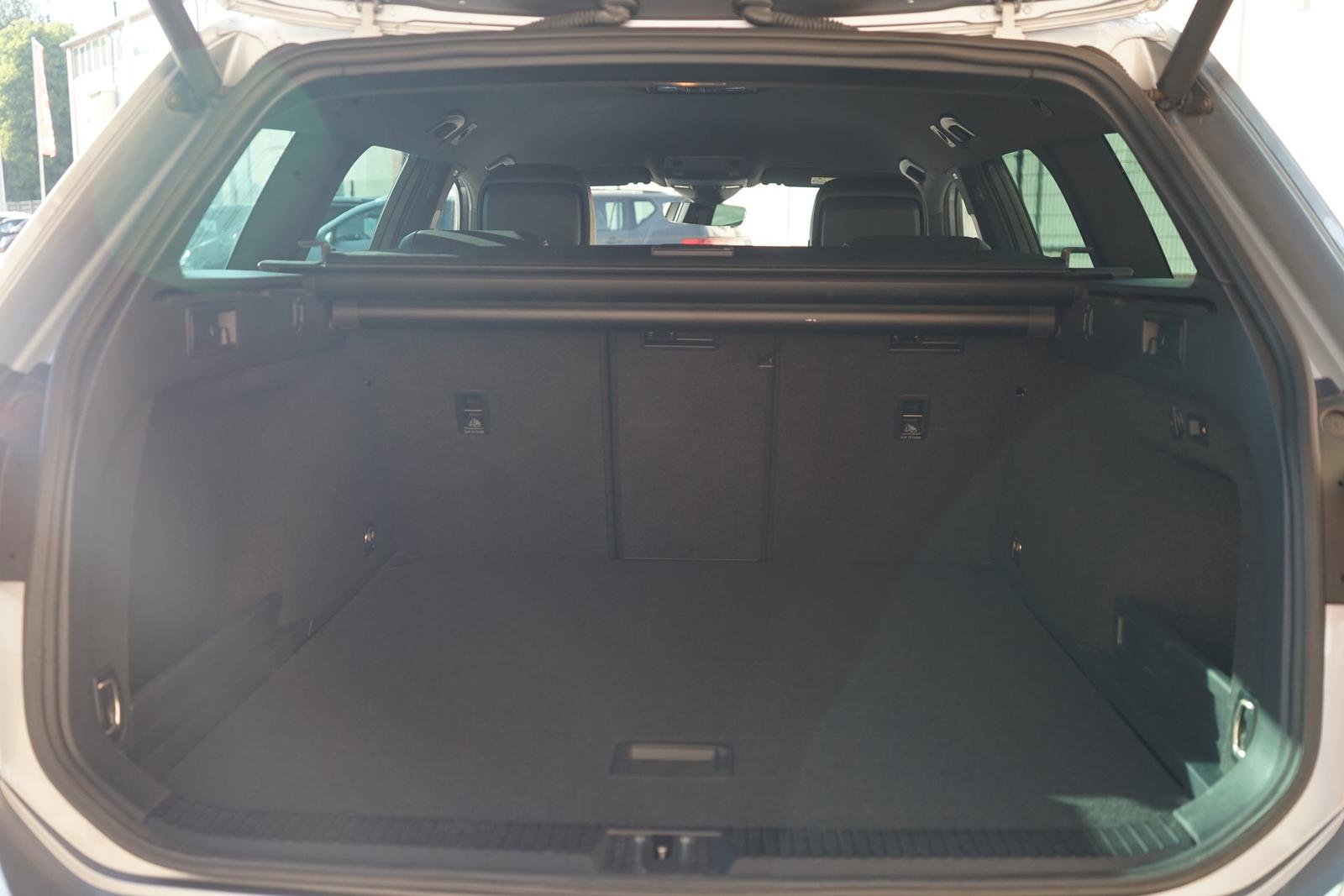 Volkswagen Passat Variant 1.8 TSI DSG R-Line LED Navi ACC