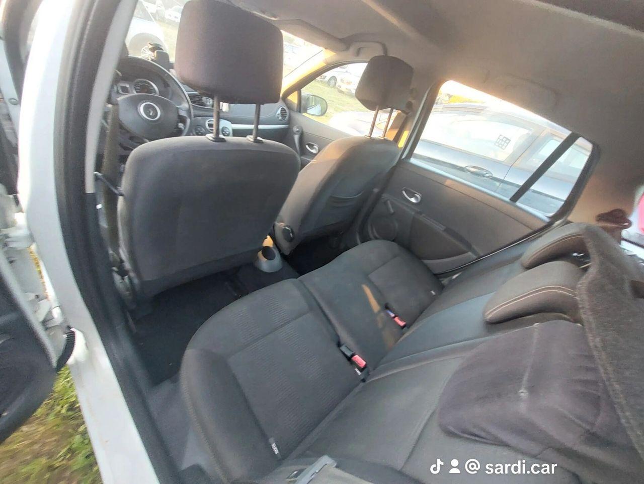 Renault Clio 2011 — photo 15
