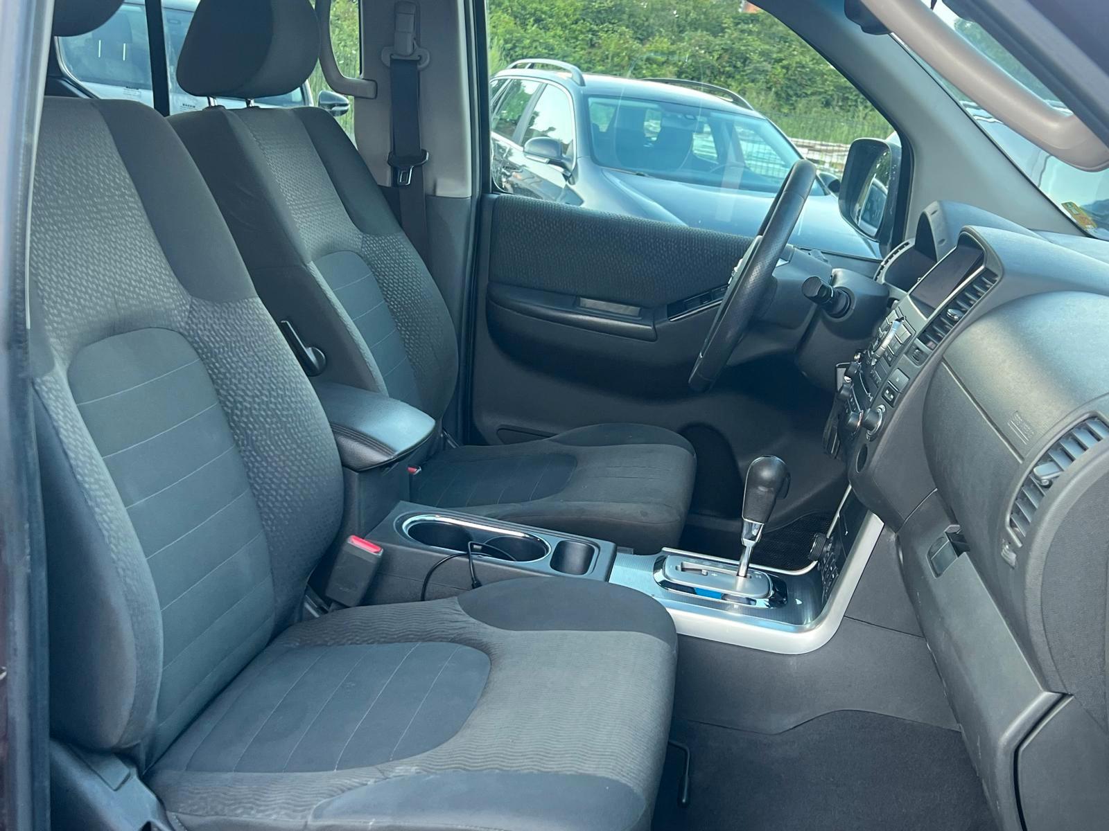 NISSAN NAVARA 2.5 DCI 190 CH 4X4 DOUBLE CAB LE BVA – GPS – SIÈGES CHAUFFANTS – CAMÉRA – ATTELAGE