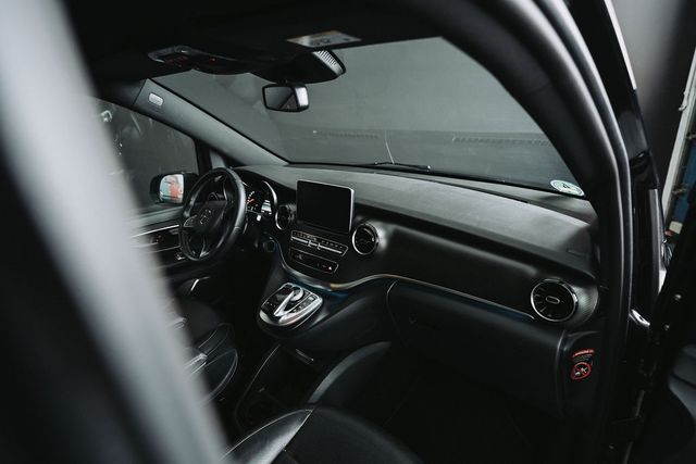Fahrzeugabbildung Mercedes-Benz V 300 d 4-matic AMG-Line  Avantgarde Edition AHK